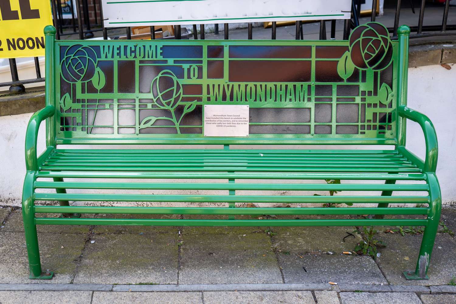 Plaque 22 Covid bench Market st